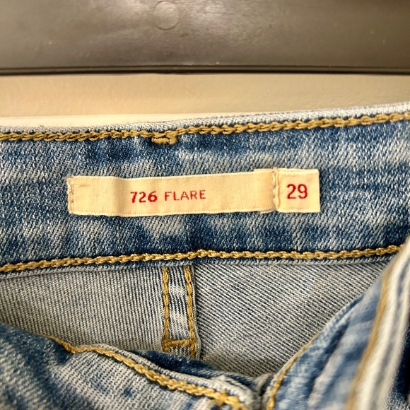 Levi’s 726 HIGH RISE FLARE WOMEN'S JEANS 29 x 34 - Picture 4 of 8